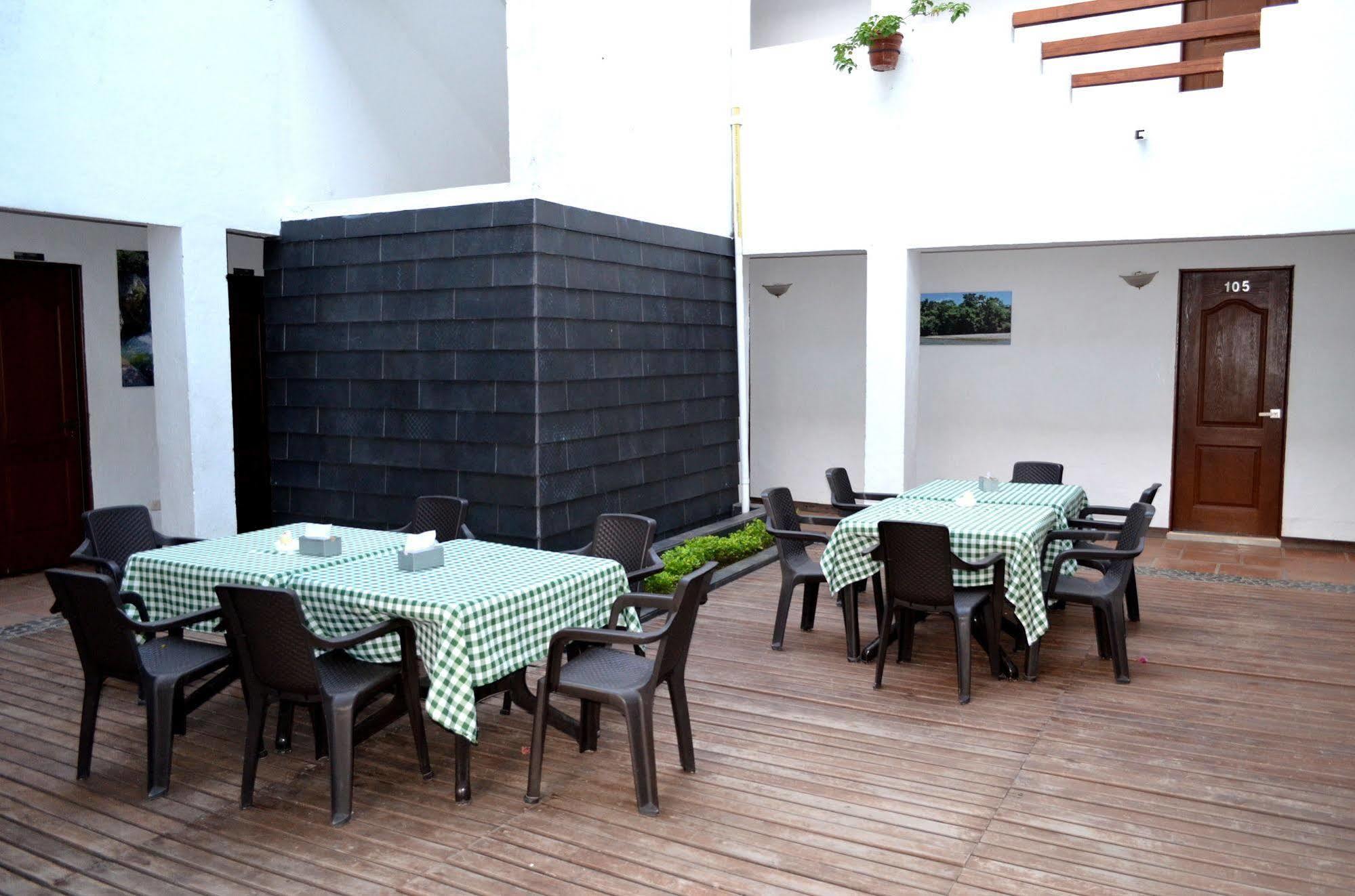 Hotel Aldea Plaza Doradal Exterior photo